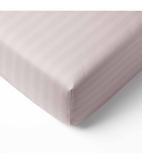 Satinlakan „Seashell Pink Stripe Satin flat sheet“. Lakan utan resår