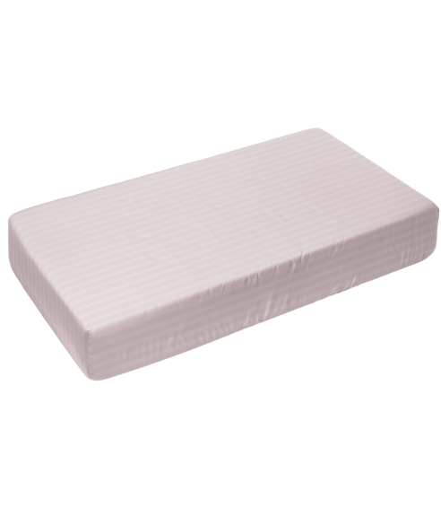 Satinlakan „Seashell Pink Stripe Satin flat sheet“. Lakan utan resår