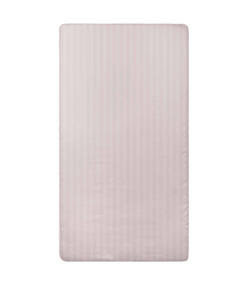 Satinlakan „Seashell Pink Stripe Satin flat sheet“. Lakan utan resår