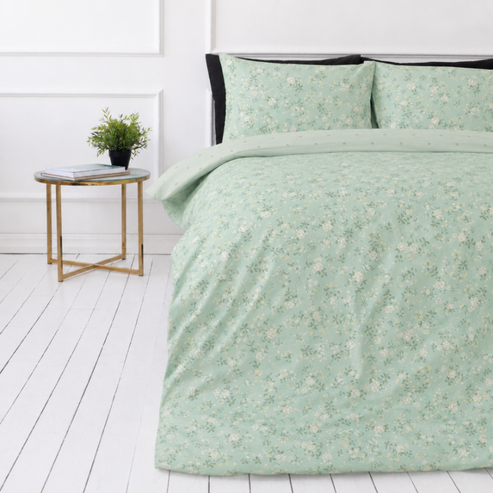 Satin påslakanset „Carlone“. Påslakanset 135x200, 140x200 cm, 200x200 cm, 200x220 cm. Ljusgrönt bäddset i bomullssatin med småblommigt mönster Satin påslakanset „Carlone“. Påslakanset 135x200, 140x200 cm, 200x200 cm, 200x220 cm. Ljusgrönt bäddset i bomullssatin med småblommigt mönster