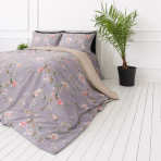 Satin påslakanset „Daphne“. Lila sängkläder, 140x200 cm, 200x200 cm, 200x220 cm. Ljuslila bäddset med rosa och vita blommor Satin påslakanset „Daphne“. Lila sängkläder, 140x200 cm, 200x200 cm, 200x220 cm. Ljuslila bäddset med rosa och vita blommor