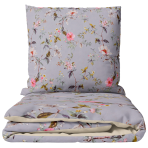 Satin påslakanset „Daphne“. Påslakanset 135x200, 140x200 cm, 200x200 cm, 200x220 cm. Grålila bäddset med mjukt rosa, vitt och grönt blommönster Satin påslakanset „Daphne“. Påslakanset 135x200, 140x200 cm, 200x200 cm, 200x220 cm. Grålila bäddset med mjukt rosa, vitt och grönt blommönster