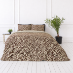 Satin påslakanset „Exotic Leopard“. Påslakanset 135x200, 140x200 cm, 200x200 cm, 200x220 cm. Bäddset i bomullssatin med djurmönster och ljus bas Satin påslakanset „Exotic Leopard“. Påslakanset 135x200, 140x200 cm, 200x200 cm, 200x220 cm. Bäddset i bomullssatin med djurmönster och ljus bas