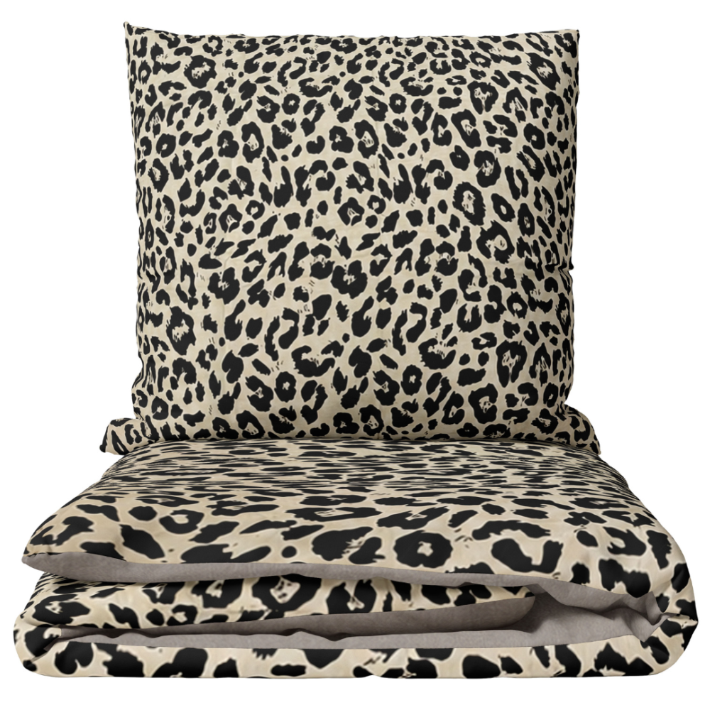 Satin påslakanset „Exotic Leopard“. Beige sängkläder, 140x200 cm, 200x200 cm, 200x220 cm. Krämfärgat bäddset med svart leopardmönster Satin påslakanset „Exotic Leopard“. Beige sängkläder, 140x200 cm, 200x200 cm, 200x220 cm. Krämfärgat bäddset med svart leopardmönster