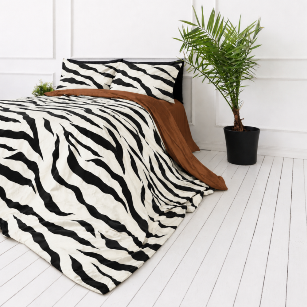 Satin påslakanset „Exotic Zebra“. Sängkläder med djurmönster, 140x200 cm, 200x200 cm, 200x220 cm. Vitt bäddset med tydliga svarta zebraliknande ränder Satin påslakanset „Exotic Zebra“. Sängkläder med djurmönster, 140x200 cm, 200x200 cm, 200x220 cm. Vitt bäddset med tydliga svarta zebraliknande ränder