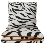 Satin påslakanset „Exotic Zebra“. Påslakanset 135x200, 140x200 cm, 200x200 cm, 200x220 cm. Vitt bäddset med svart zebramönster och brun insida som detalj Satin påslakanset „Exotic Zebra“. Påslakanset 135x200, 140x200 cm, 200x200 cm, 200x220 cm. Vitt bäddset med svart zebramönster och brun insida som detalj