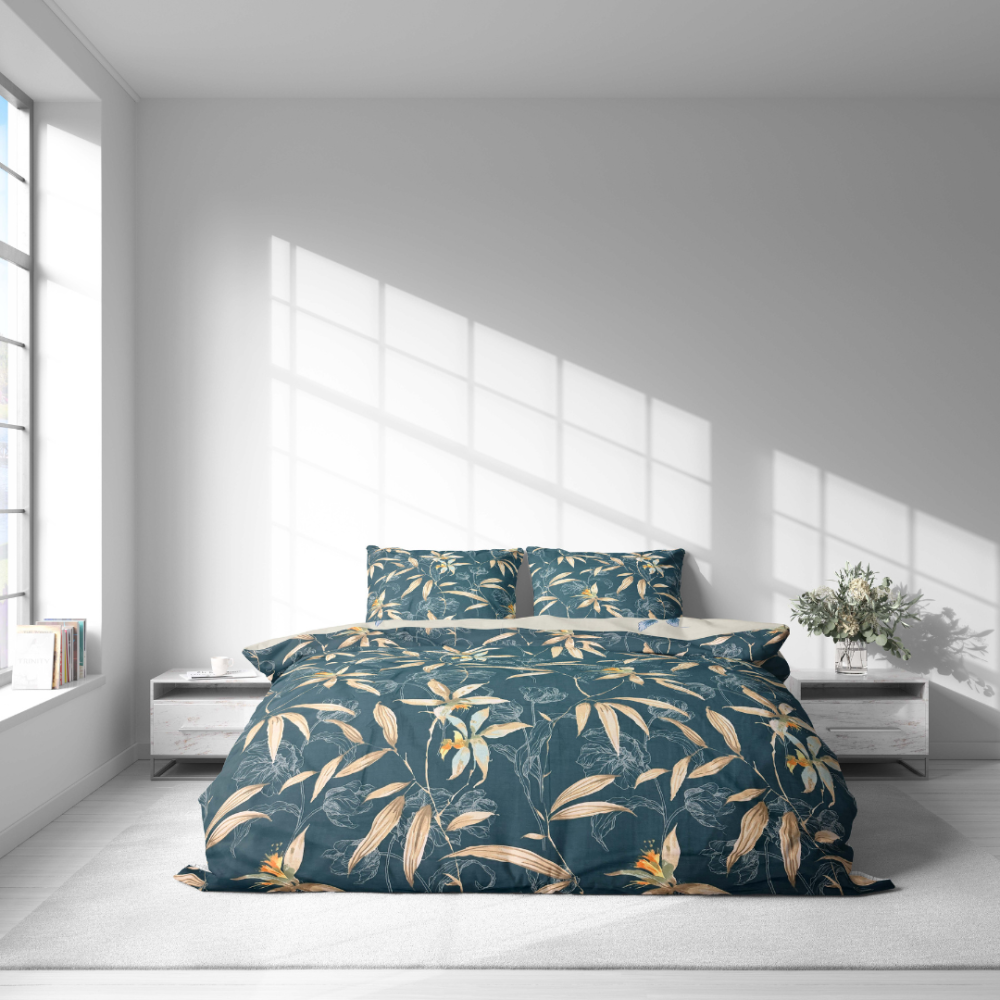 Satin påslakanset „Myrtle Tangle“. Påslakanset 150x210, 140x200 cm, 150x200 cm, 160x200 cm, 180x200 cm, 200x200 cm, 200x220 cm Satin påslakanset „Myrtle Tangle“. Påslakanset 150x210, 140x200 cm, 150x200 cm, 160x200 cm, 180x200 cm, 200x200 cm, 200x220 cm