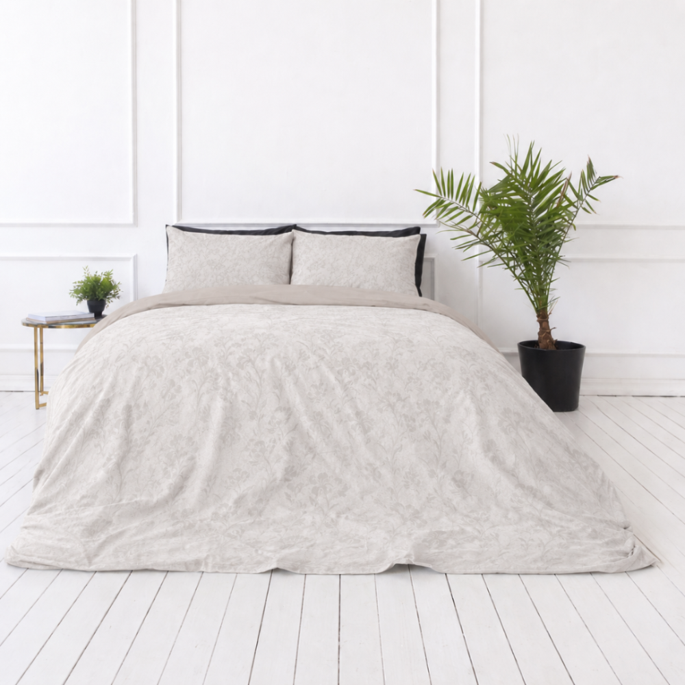 Satin påslakanset „Sand Damask“. Beige sängkläder, 140x200 cm, 200x200 cm, 200x220 cm. Lyxigt beige bomullssatin bäddset med klassiskt blommigt mönster.