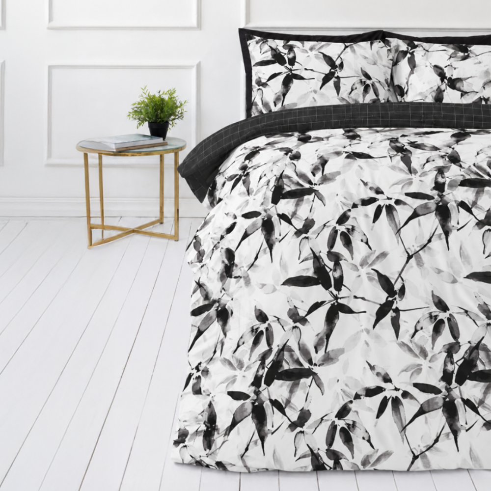 Satin påslakanset „Smoky Petals“. Sängkläder 155x200, 140x200 cm, 150x200 cm, 160x200 cm, 180x200 cm, 200x200 cm, 200x220 cm Satin påslakanset „Smoky Petals“. Sängkläder 155x200, 140x200 cm, 150x200 cm, 160x200 cm, 180x200 cm, 200x200 cm, 200x220 cm