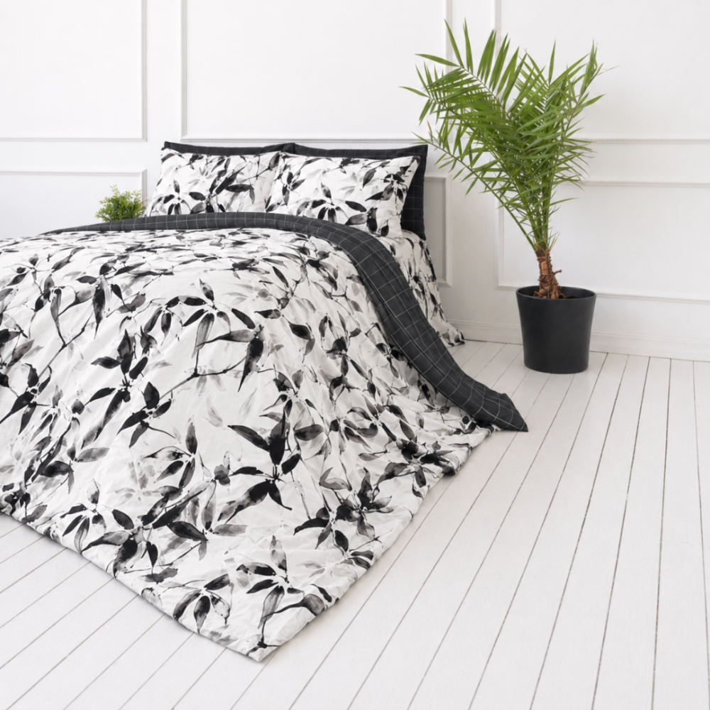 Satin påslakanset „Smoky Petals“. Sängkläder 155x200, 140x200 cm, 150x200 cm, 160x200 cm, 180x200 cm, 200x200 cm, 200x220 cm Satin påslakanset „Smoky Petals“. Sängkläder 155x200, 140x200 cm, 150x200 cm, 160x200 cm, 180x200 cm, 200x200 cm, 200x220 cm