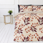 Satin påslakanset „Terracotta“. Påslakanset 135x200, 140x200 cm, 200x200 cm, 200x220 cm. Bäddset i bomullssatin med höstligt bladmönster Satin påslakanset „Terracotta“. Påslakanset 135x200, 140x200 cm, 200x200 cm, 200x220 cm. Bäddset i bomullssatin med höstligt bladmönster