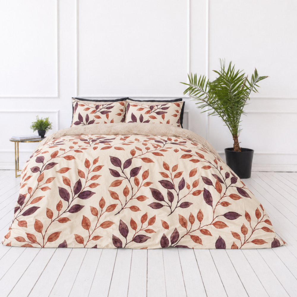 Satin påslakanset „Terracotta“. Påslakanset 135x200, 140x200 cm, 200x200 cm, 200x220 cm. Bäddset i bomullssatin med växtmönster och varma bladfärger Satin påslakanset „Terracotta“. Påslakanset 135x200, 140x200 cm, 200x200 cm, 200x220 cm. Bäddset i bomullssatin med växtmönster och varma bladfärger