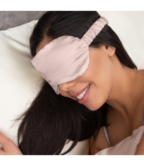 Sovmask siden „Antico“. Smycken