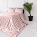Sängkläder i siden „Antico Silk“. Enfärgade sängkläder, 200x220 cm. Enfärgat rosa sidenbäddset för ett elegant sovrum Sängkläder i siden „Antico Silk“. Enfärgade sängkläder, 200x220 cm. Enfärgat rosa sidenbäddset för ett elegant sovrum