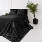 Sängkläder i siden „Onyx Silk“. Enfärgade sängkläder, 200x220 cm. Minimalistiskt svart satängbäddset som utstrålar lyx och mjuk silkestextur. Sängkläder i siden „Onyx Silk“. Enfärgade sängkläder, 200x220 cm. Minimalistiskt svart satängbäddset som utstrålar lyx och mjuk silkestextur.