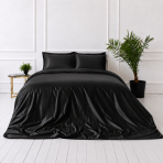 Sängkläder i siden „Onyx Silk“. Enfärgade sängkläder, 200x220 cm. Elegant svart sidenbäddset med djup glans och slät yta. Sängkläder i siden „Onyx Silk“. Enfärgade sängkläder, 200x220 cm. Elegant svart sidenbäddset med djup glans och slät yta.