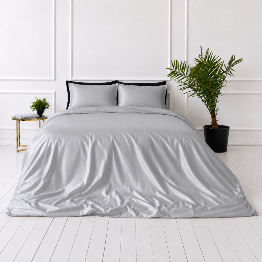 Sängkläder i siden „Platinum Silk“. Enfärgade sängkläder, 200x220 cm. Gråsilverfärgad sidenbäddset med mjuk och slät design Sängkläder i siden „Platinum Silk“. Enfärgade sängkläder, 200x220 cm. Gråsilverfärgad sidenbäddset med mjuk och slät design
