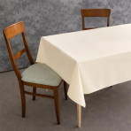 Bordsduk „Cream Calm Tablecloth“. Bomullsdukar, 140x200 cm, 140x240cm, 140x300 cm. Ljus krämfärgad enfärgad duk utan mönster Bordsduk „Cream Calm Tablecloth“. Bomullsdukar, 140x200 cm, 140x240cm, 140x300 cm. Ljus krämfärgad enfärgad duk utan mönster