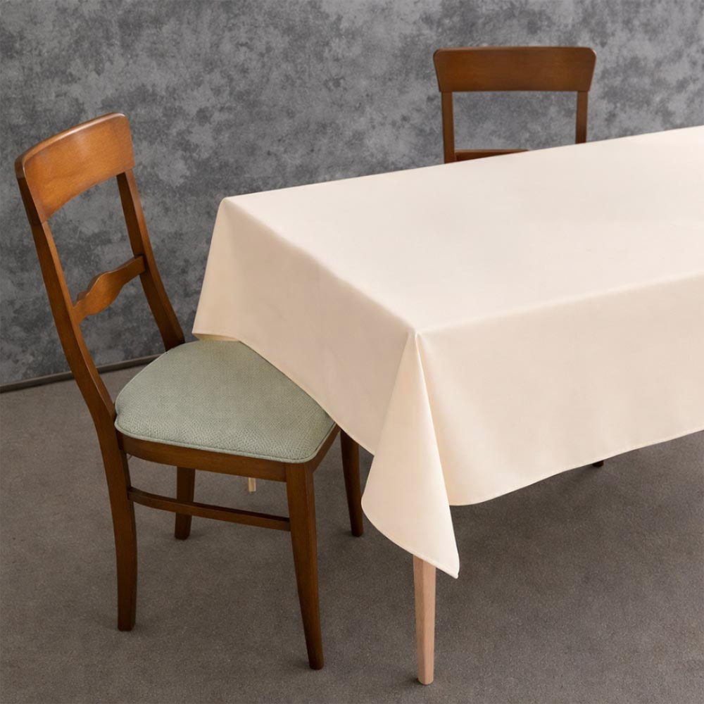 Duk „Peach Calm Tablecloth“. Bomullsdukar, 140x200 cm, 140x240cm, 140x300 cm. Ljus persikofärgad enfärgad duk utan mönster Duk „Peach Calm Tablecloth“. Bomullsdukar, 140x200 cm, 140x240cm, 140x300 cm. Ljus persikofärgad enfärgad duk utan mönster