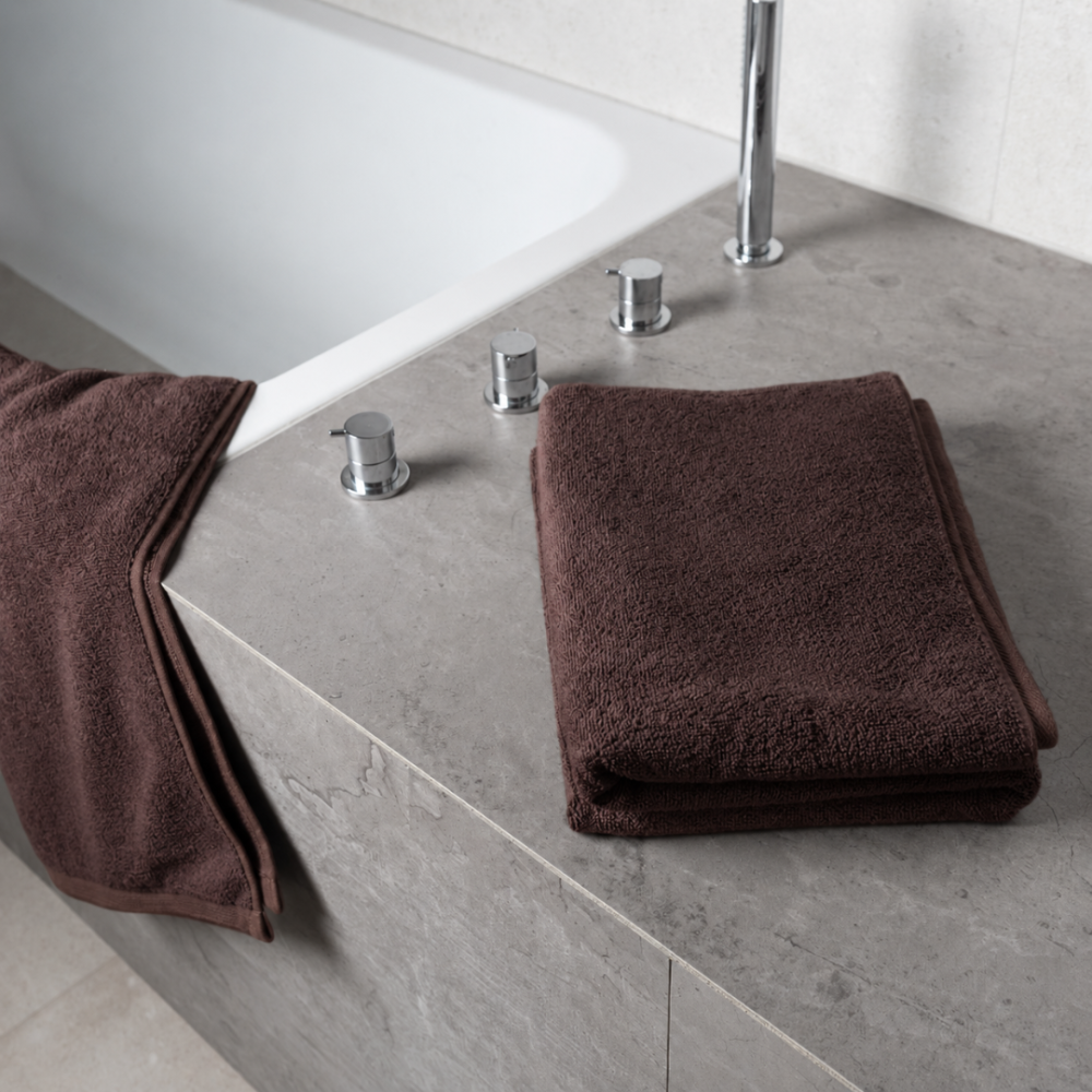 Badhandduk „Brown towel“, 50x100 cm, 70x140 cm. Vikt handduk i chokladbrun färg Badhandduk „Brown towel“, 50x100 cm, 70x140 cm. Vikt handduk i chokladbrun färg