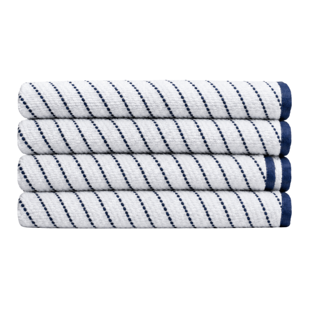 Badhandduk „Marine Stripe“, 70x130 cm. Vit badhandduk med tunna mörkblå ränder och blå kant. Badhandduk „Marine Stripe“, 70x130 cm. Vit badhandduk med tunna mörkblå ränder och blå kant.