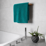 Badhandduk „Pond Softness“, 70x140 cm. Turkos handduk med subtil tygyta Badhandduk „Pond Softness“, 70x140 cm. Turkos handduk med subtil tygyta