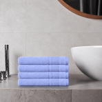 Badhandduk „Royal Lilac towel“, 70x140 cm. Mjukt blå badhandduk med en dekorativ randig bård.